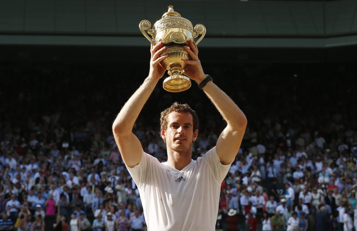 Andy Murray pewnie wygrał finał tegorocznego Wimbledonu. Szkot pokonał Serba Novaka Djokovica 6-4, 7-5, 6-4. To pierwszy triumf brytyjskiego tenisisty w tym turnieju od 77 lat. Za zwycięstwo Murray dostał czek na ponad półtora miliona funtów oraz 2000 punktów do rankingu ATP World Tour.