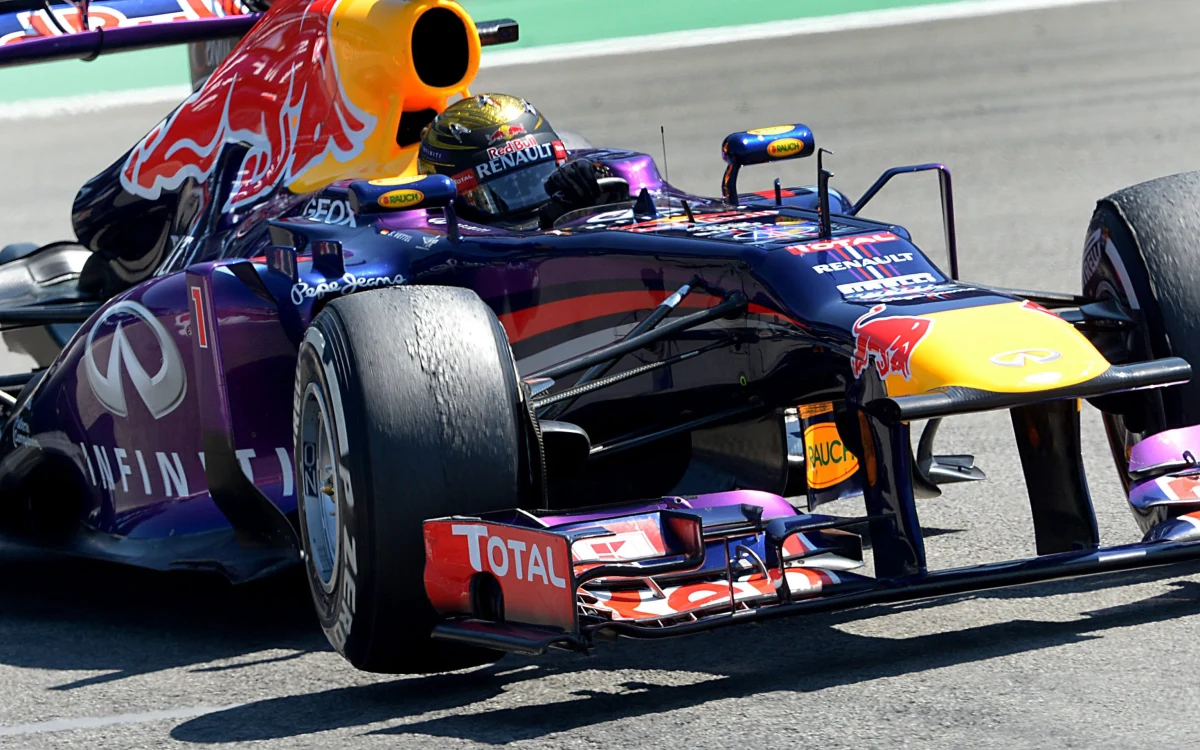 Sebastian Vettel z teamu Red Bull wygrał na torze Nuerburgring wyścig o Grand Prix Niemiec, dziewiątą rundę mistrzostw świata w tegorocznym sezonie. To pierwsze zwycięstwo trzykrotnego mistrza globu na swoim torze, a trzydzieste w karierze. Drugie miejsce, po pasjonującej walce, zajął Fin Kimi Raikkonen z zespołu Lotus, w trzecie Francuz Romain Grosjean z tego samego teamu. Vettel umocnił się na pozycji lidera mistrzostw świata.