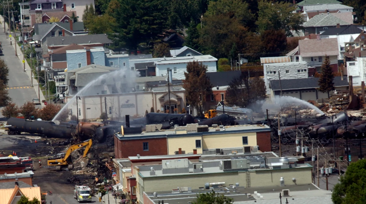 Kanadyjska policja poinformowała, że liczba ofiar śmiertelnych katastrofy kolejowej w Quebecu wzrosła do 13. 50 osób nadal uważanych jest za zaginione. Trwają poszukiwania dalszych ofiar.