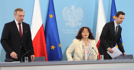 "Rząd nie dyskutował nad nowelizacją budżetu" - powiedział na konferencji prasowej po posiedzeniu rządu minister pracy i polityki społecznej Władysław Kosiniak-Kamysz. Donalda Tuska nie było na posiedzeniu rządu, a obrady prowadził wicepremier, minister finansów Jacek Rostowski.