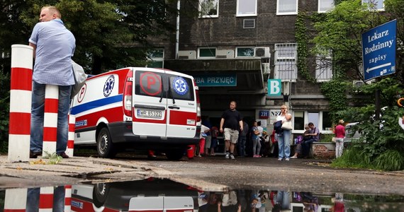 Biegły psychiatra przebada Marcina L. zatrzymanego w związku z fałszywymi alarmami bombowymi - dowiedział się reporter RMF FM Roman Osica. Prokuratura chce sprawdzić, czy 25-letni mężczyzna, który jej zdaniem rozesłał kilkadziesiąt maili z informacją o podłożeniu bomb do instytucji i szpitali, jest zdrowy psychicznie. 