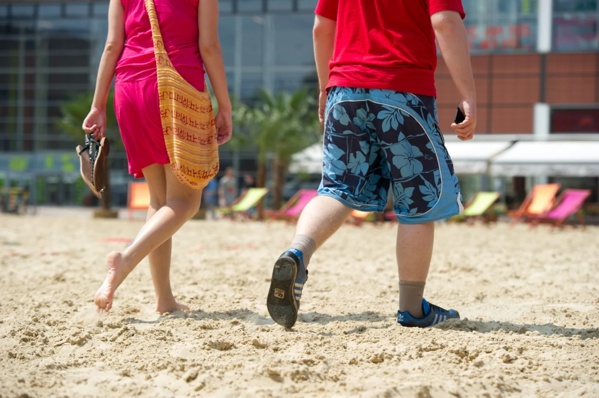 Ból nóg, ociężałe łydki, widoczne żylaki. To wszystko powinno nas skłonić do szczegółowych badań. Dziś Instytut Zdrowych Nóg zawitał do Warszawy. Przed centrum Handlowym King Cross na warszawskiej Pradze już kilkadziesiąt osób za darmo mogło skonsultować się z lekarzami i wykonać badania USG nóg metodą Doplera.