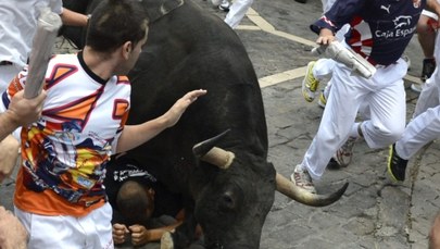 Byki wzięły na rogi dwie osoby. Wpadły w przewracający się tłum 