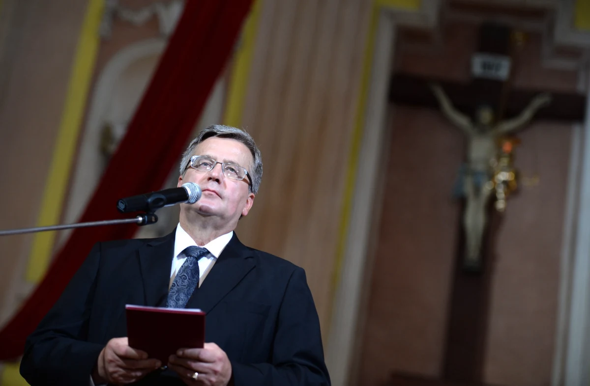 "Bratobójcza walka zawsze jest złem, pragnienie wolności i suwerenności nie usprawiedliwia ani czystek etnicznych, ani masowych zbrodni" - powiedział Bronisław Komorowski w katedrze w Łucku podczas uroczystości w 70. rocznicę zbrodni wołyńskiej. Prezydent dodał, że "chrześcijańska ocena zbrodni wołyńskiej domaga się od nas jednoznacznego potępienia i przeproszenia za nią".