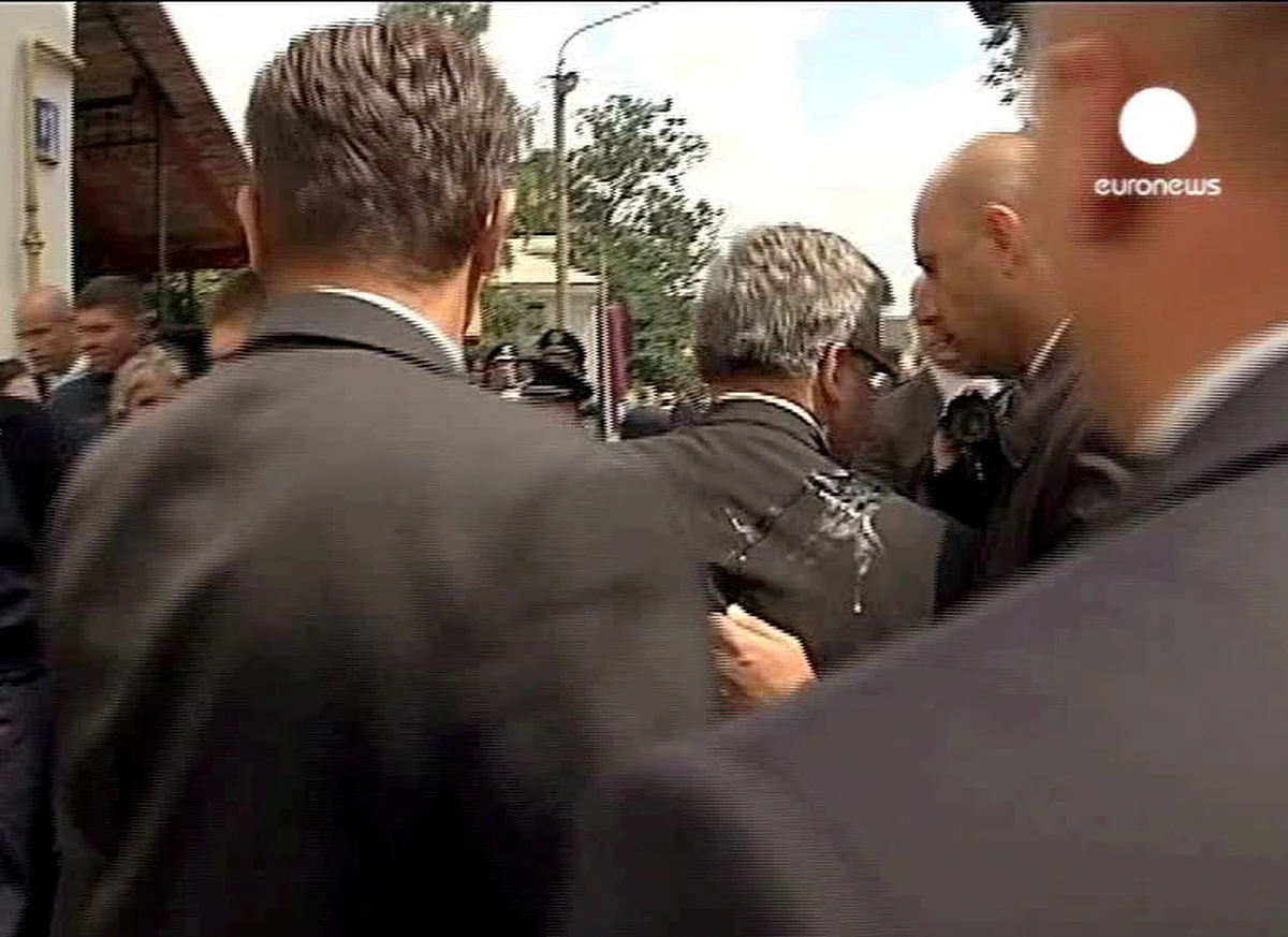 "​Nie mam zastrzeżeń do kierownictwa BOR" - tak incydent w Łucku, gdzie prezydent Bronisław Komorowski został trafiony jajkiem, komentuje premier. Donald Tusk dodał, że do tego wydarzenia trzeba podejść z zimną krwią, ale nie powinno się go lekceważyć. 