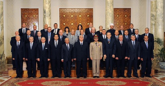 Tymczasowy rząd utworzony w Egipcie w następstwie obalenia 3 lipca prezydenta Mohammeda Mursiego został zaprzysiężony. Do rządu nie weszli przedstawiciele partii islamistycznych.