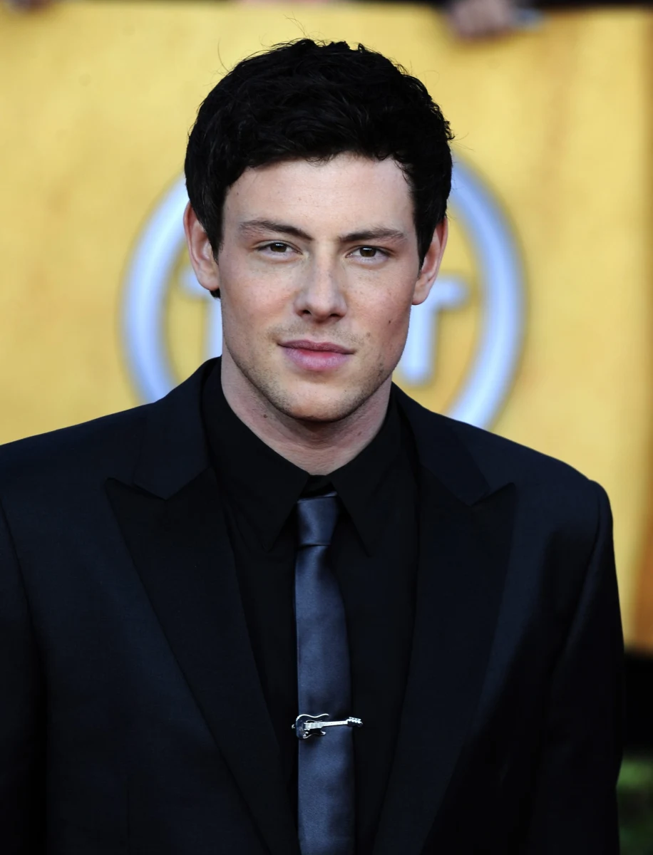 Kanadyjski aktor Cory Monteith, gwiazda popularnego serialu "Glee", zmarł z powodu przedawkowania heroiny i alkoholu - poinformował urząd koronera prowincji Kolumbia Brytyjska. Aktor miał 31 lat.