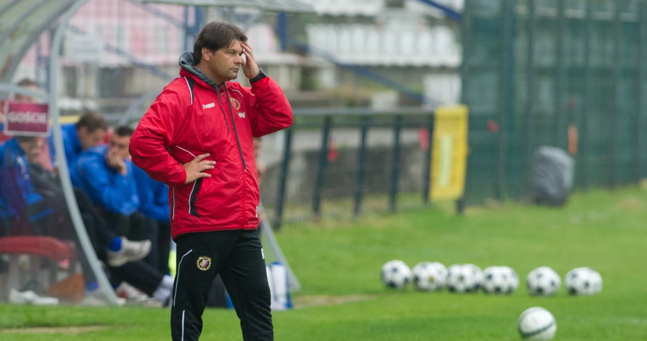 Trener Widzewa Radosław Mroczkowski podczas sparingowego meczu z Wisłą Płock