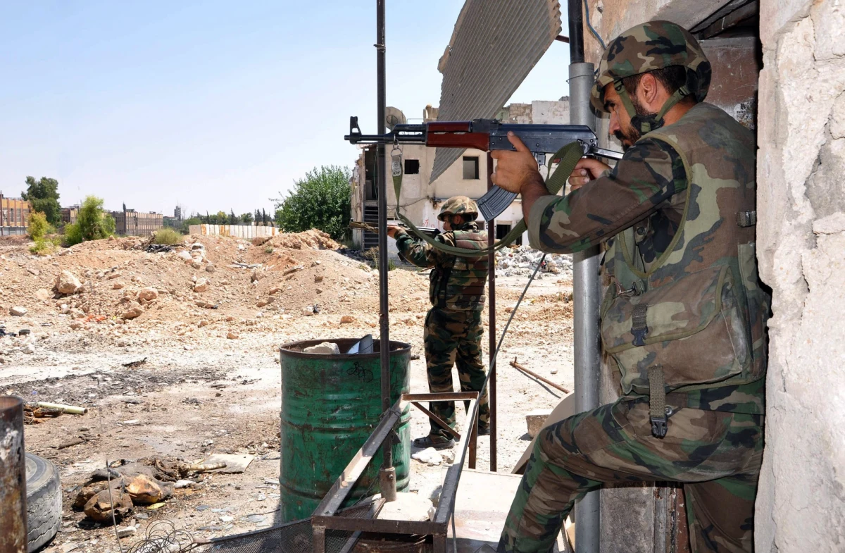 Trzynaście osób należących do jednej rodziny, w tym sześcioro dzieci, zostało zabitych przez siły reżimowe w sunnickiej wiosce Al-Bajda w pobliżu miasta Banijas w północno-zachodniej Syrii. O tragedii poinformowało Syryjskie Obserwatorium Praw Człowieka.