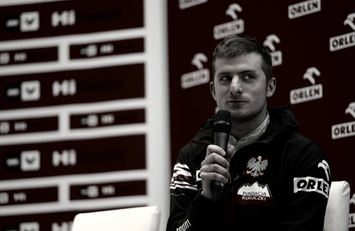 "Tomek schodził pomimo tego, że zgłaszał już po zdobyciu szczytu, że idzie mu się ciężko, że ma trudności z oddychaniem. W tym bardzo złym stanie udało mu się jeszcze pokonać Rocky Summit. Zszedł z niego i usiadł już pod szczytem" - mówiła w rozmowie z reporterem RMF FM Maciejem Pałahickim, Alicja Kowalska - mama zmarłego himalaisty Tomasza Kowalskiego.