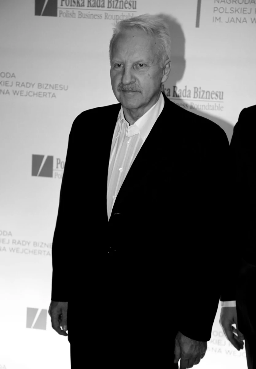 "Generał Petelicki popełnił samobójstwo, bo rzadziej zapraszały go media i miał kłopoty w biznesie. Tak uznali śledczy" - podaje "Rzeczpospolita". Gazeta powołuje się na postanowienie o umorzeniu śledztwa w sprawie samobójstwa generała.