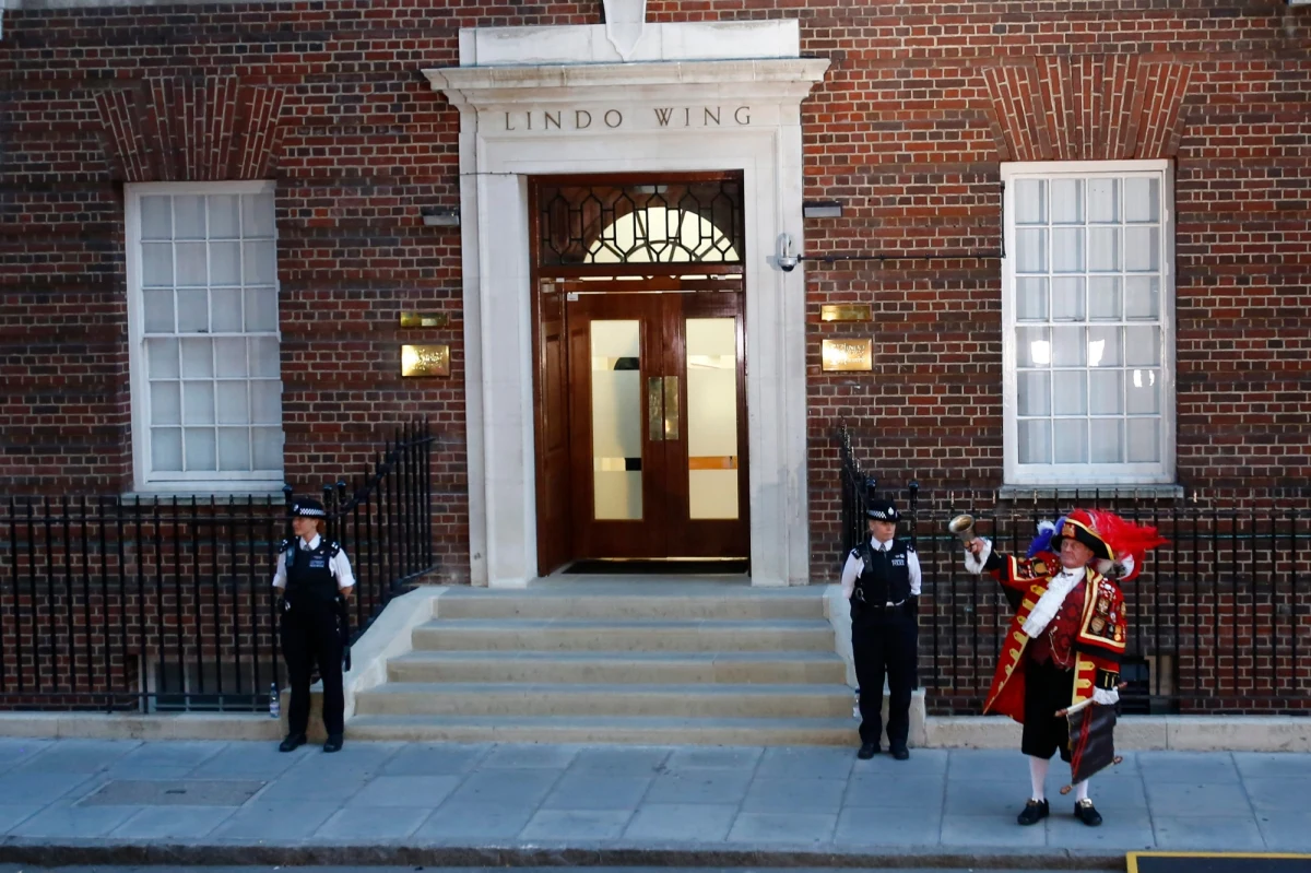 Jak spekulują brytyjskie media, jest szansa, że jeszcze dziś księżna Kate opuści szpital i pokaże nowo narodzonego syna. Ma o tym świadczyć fakt, że do szpitala przybył królewski fryzjer.