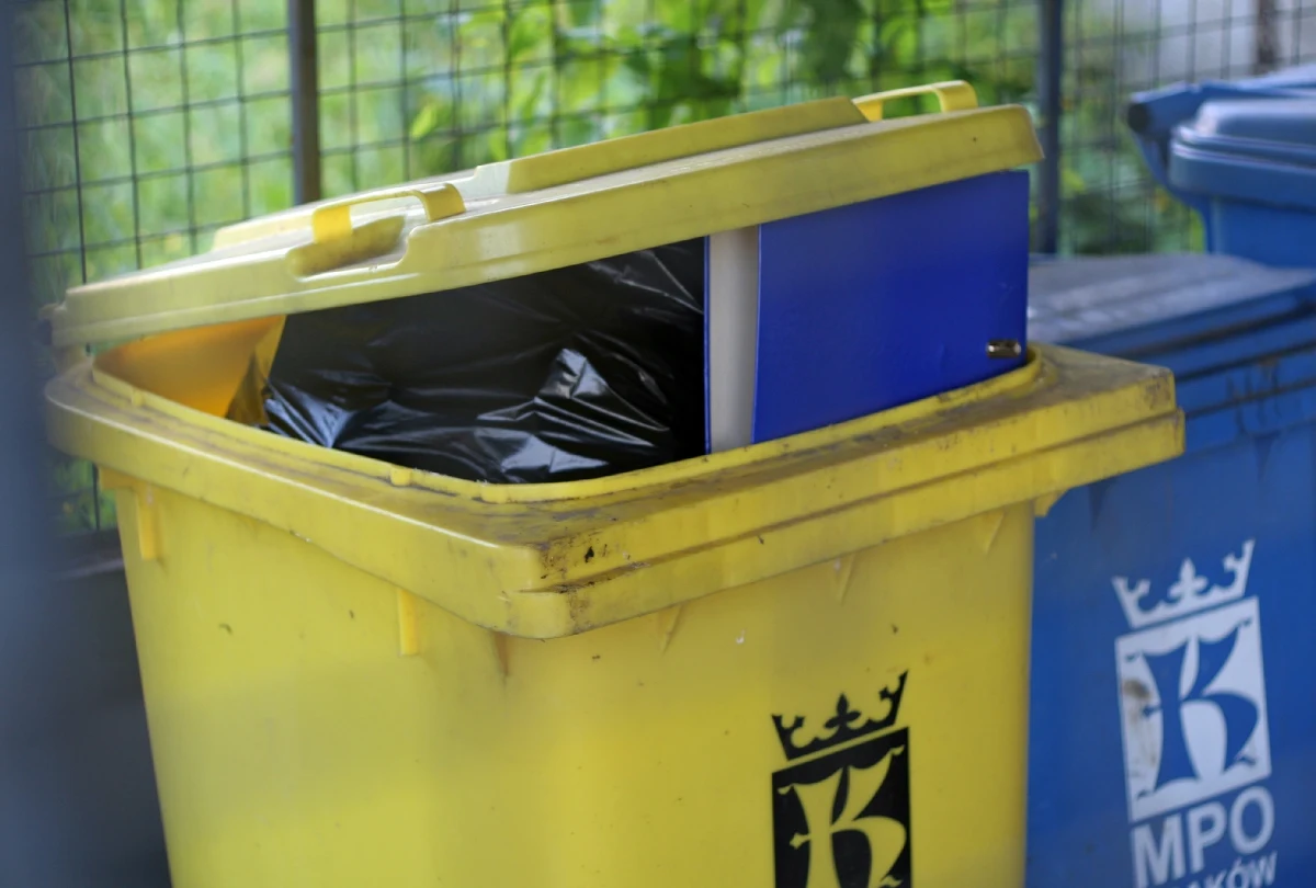 W formularzach, które Polacy składali w związku z ustawą śmieciową, roi się od błędów – ustalił „Dziennik Gazeta Prawna”. W niektórych przypadkach pomyłki mogą być kosztowne.