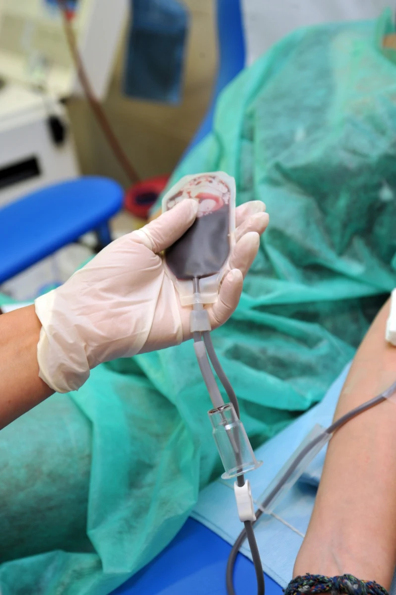 W środę w całym województwie lubelskim do stacji krwiodawstwa zgłosiło się 170 osób - to o połowę mniej niż przed wakacjami. Trudna sytuacja jest również na Pomorzu. W słupskim centrum krwiodawstwa pilnie potrzeba wszystkich grup. Tylko nieco lepiej jest w Gdańsku.