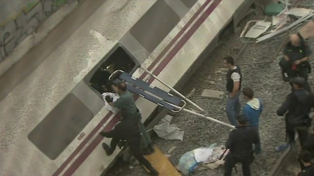 Katastrofalny wypadek pociągu pasażerskiego pod Santiago de Compostela w północno-zachodniej Hiszpanii. Zginęło tam co najmniej 78 osób, a około 140 kolejnych zostało rannych.
