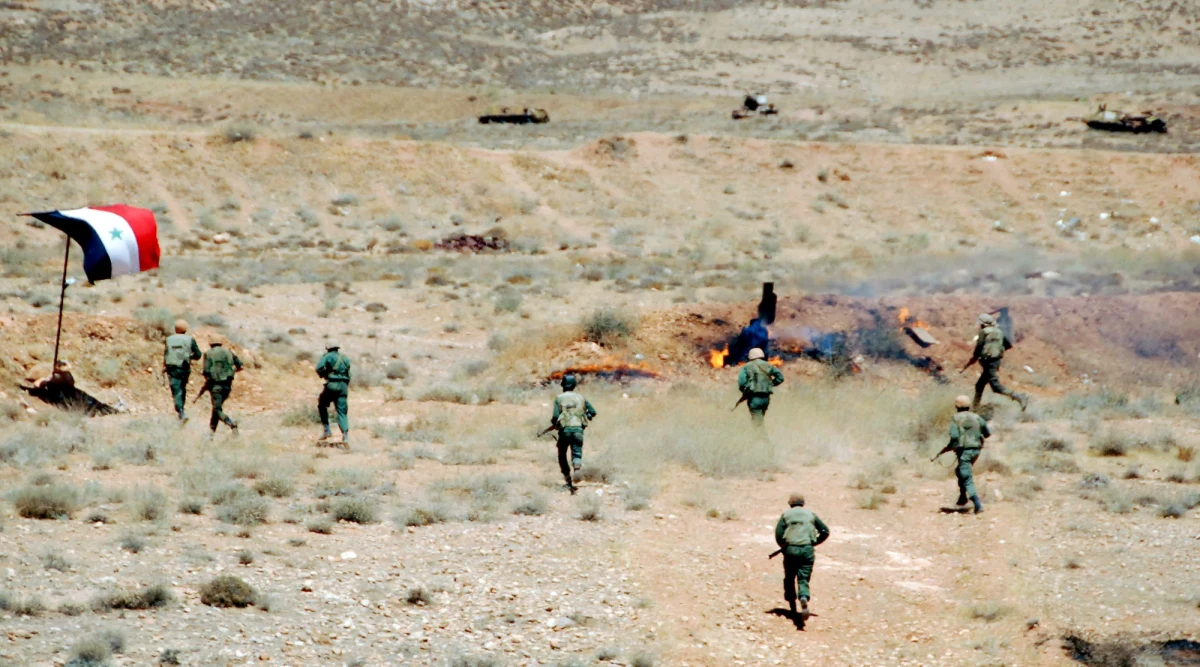 Polski fotoreporter został prawdopodobnie uprowadzony wczoraj z lokalnego centrum prasowego w północnej Syrii przez około 15 zamaskowanych napastników. Grupa oddaliła się w nieznanym kierunku - poinformował posłów z sejmowej komisji spraw zagranicznych wiceszef MSZ Bogusław Winid.
