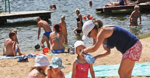 ​Rekordowy upał czeka nas w weekend. Kto chce poszukać ochłody nad wodą, a nie wybiera się nad morze lub na Mazury, może poszukać w swojej okolicy kąpielisk z przebadaną  przez sanepid i - co ważne - czystą wodą. Na RMF24 publikujemy subiektywny przegląd kąpielisk. Czekamy także na propozycje od Was. Wpisujcie je w komentarzach pod artykułem. 