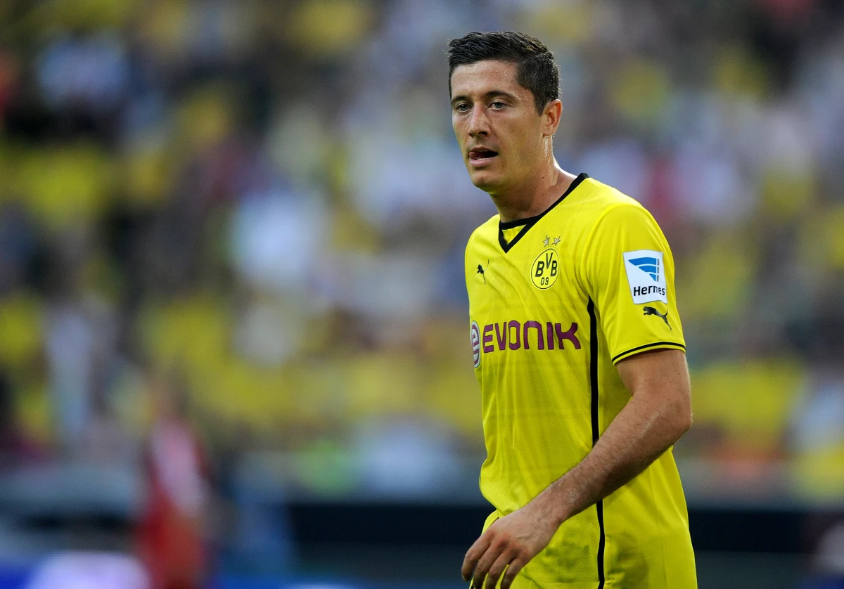 Robert Lewandowski z Borussi Dormund został czwartym piłkarzem Bundesligi minionego sezonu w prestiżowym plebiscycie magazynu "Kicker". Wygrali gracze Beyernu Monachium - najlepszy okazał się pomocnik Bastian Schweinsteiger.