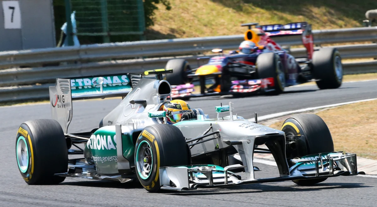 Lewis Hamilton z teamu Mercedes wygrał wyścig Formuły 1 o Grand Prix Węgier. Zdecydowanym liderem klasyfikacji generalnej pozostał Sebastian Vettel.