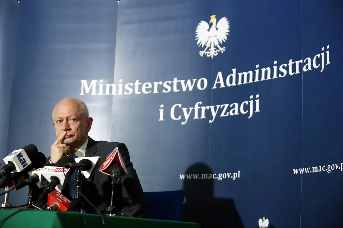 "​Jeszcze za wcześnie, żeby mówić o szczegółach wizyty papieża i Światowych Dniach Młodzieży w Polsce, ale państwo dołoży wszelkich starań, by pomóc w dobrej organizacji tych wydarzeń". Taką informację przekazał minister administracji i cyfryzacji Michał Boni.
