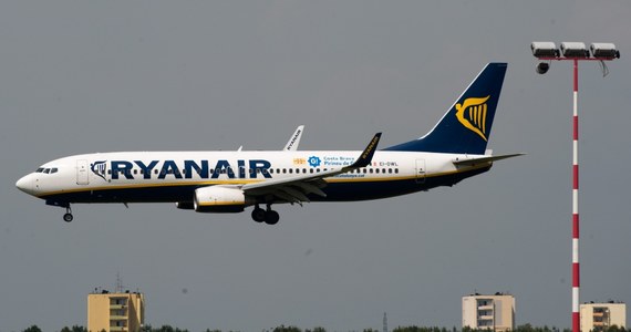 Tanie linie lotnicze Ryanair po raz kolejny szukają oszczędności. Tym razem firma kazała swoim pilotom latać... wolniej. Ma to zapewnić oszczędność paliwa.