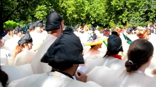 Jak co roku, w londyńskim Battersea Park odbył się charytatywny Bieg Sumo. Jego uczestnicy rywalizują na dystansie 5 km w nadmuchiwanych kostiumach sumo. Impreza trafiła nawet do Księgi Rekordów Guinnessa jako wydarzenie gromadzące rekordową liczbę osób poprzebieranych w kostiumy japońskich zapaśników.