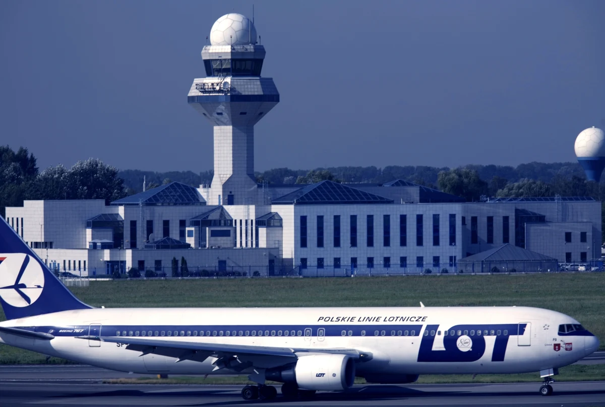 Ponad 450 wniosków o odszkodowania trafiło do władz lotniska im. Chopina od mieszkańców Warszawy. To dopiero początek, bo tysiące warszawiaków walkę o roszczenia powierzyły prywatnym kancelariom prawnym.  