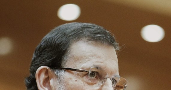 ​Premier Hiszpanii Mariano Rajoy odpowiadał w parlamencie na zarzuty ws. nielegalnego funduszu, który miał istnieć w jego Partii Ludowej i z którego sam miał otrzymywać pieniądze. Przyznał, że pomylił się co do b. skarbnika partii Luisa Barcenasa.
