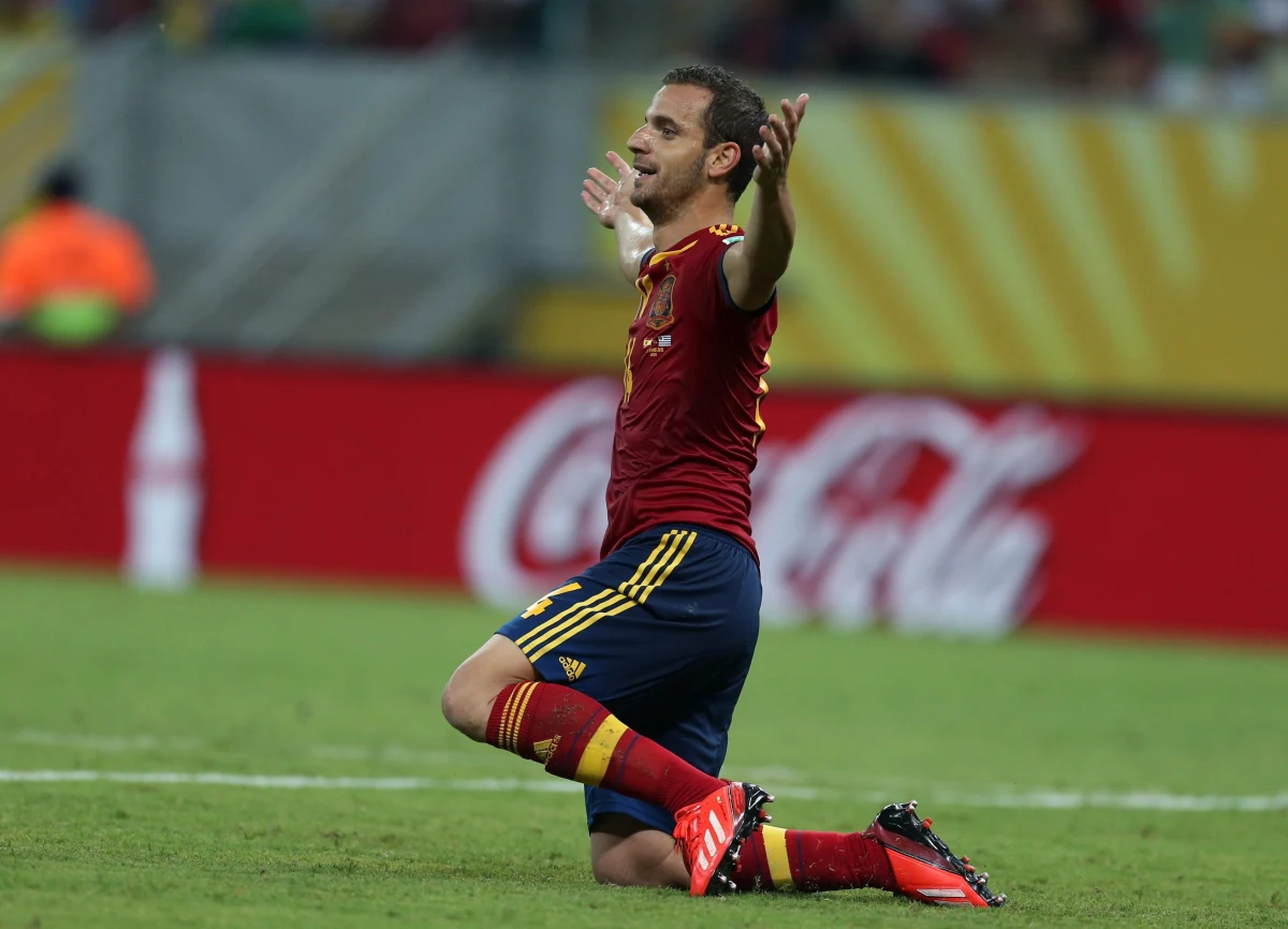 Napastnik Valencii Roberto Soldado przeniesie się do Tottenhamu Londyn. Hiszpański klub na sprzedaży swojego najlepszego strzelca zarobi 30 milionów euro. 