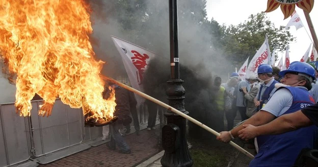 Manifestacja "Solidarności" przed Kancelarią Premiera (zdjęcie archiwalne - 2008 rok) 