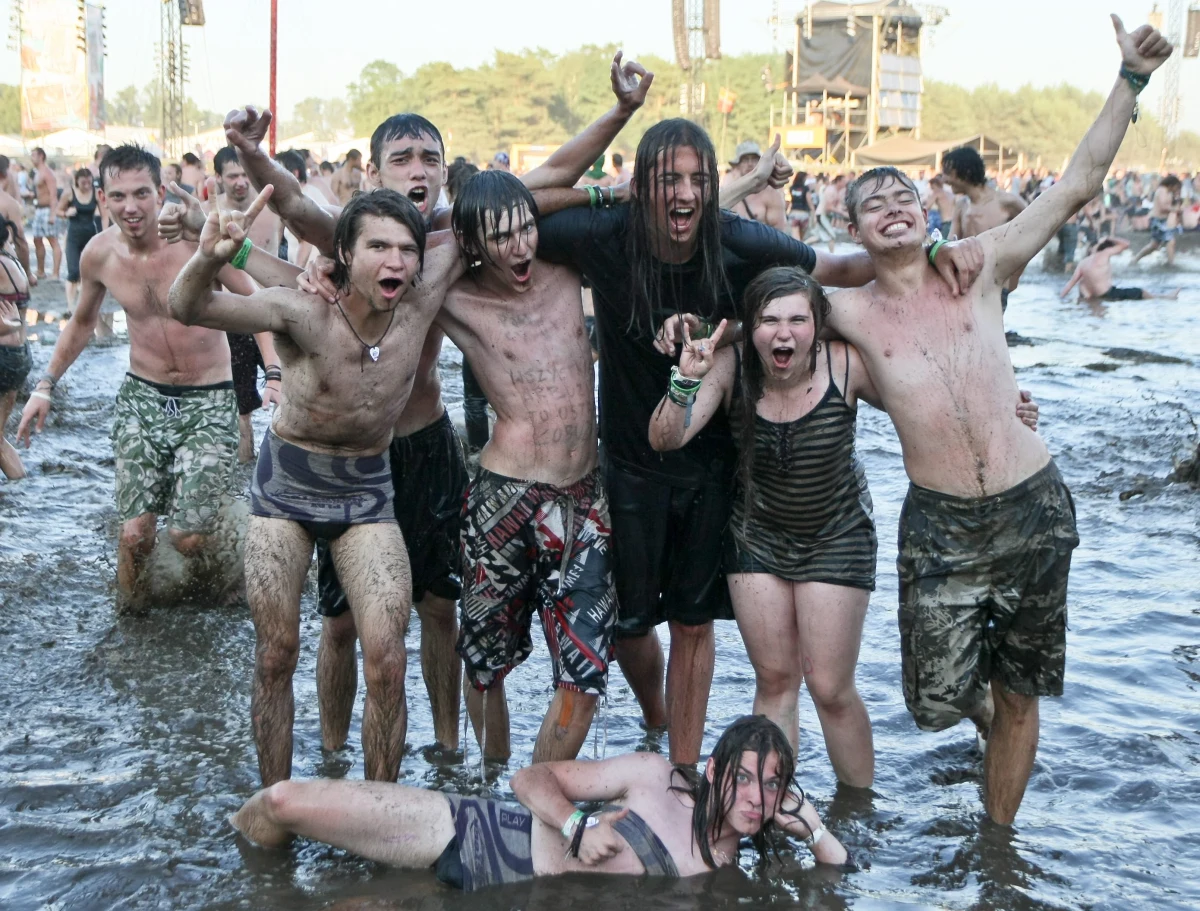 Agresja wobec osób wierzących, promowanie antykoncepcji, alkohol lejący się strumieniami, a także profanowanie krzyża. To wszystko dzieje się w trakcie corocznej imprezy Jurka Owsiaka - tak "Gazeta Polska Codziennie" opisuje najnowszą edycję Przystanku Woodstock. Według dziennika, na tolerancję nie mogą tam liczyć osoby religijne i "myślący inaczej niż autorytety promowane przez organizatorów."
