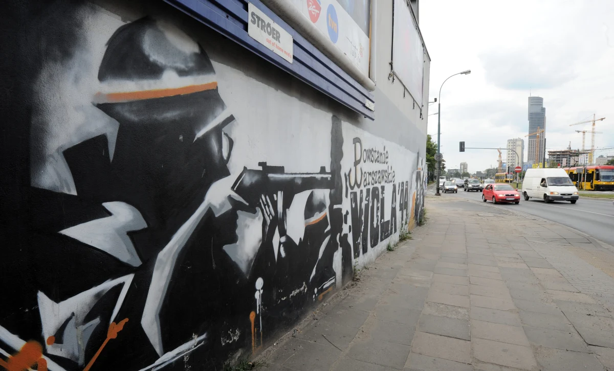 „Nie chce mi się o tym pisać, ale nie da się nie pisać, chociaż mi powinno zwisać tak, jak wszystkim w koło zwisa” – śpiewał kiedyś Jacek Kaczmarski. Wstyd przyznać, ale właśnie taki nastrój mnie ogarnia, kiedy patrzę na urobek naszej blogosfery z ostatnich dni. Kolejny raz wyszło na to, że nikt nas nie musi napadać, ani nawet mieszać z błotem, bo doskonale radzimy sobie z tym sami. 