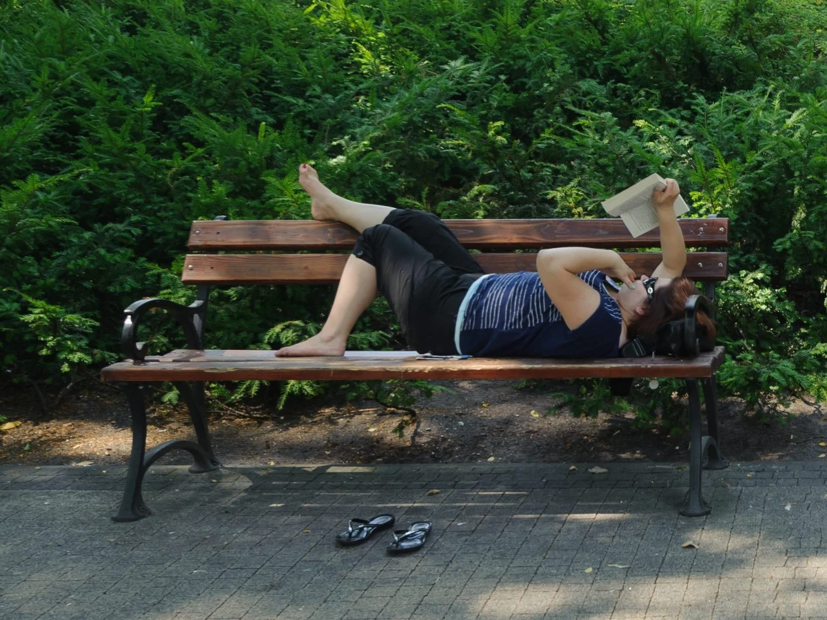 Krakowska "Lotna czytelnia", w której będzie można wypożyczyć książki do poczytania podczas wypoczynku na Bulwarach Wiślanych, rozpocznie działalność w środę. To wspólna inicjatywa Wojewódzkiej Biblioteki Publicznej (WBP) i Stowarzyszenia Kraków Miastem Rowerów.