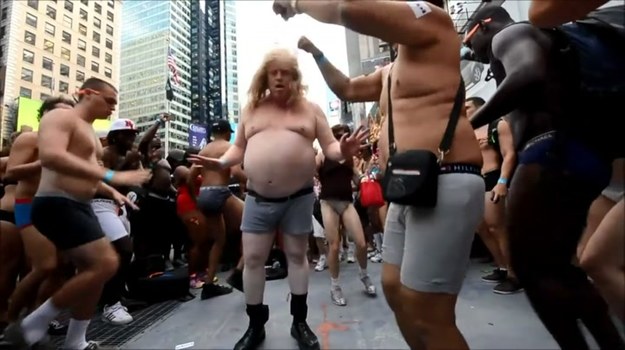 Chcieli pobić rekord Guinnessa, dlatego półnadzy zgromadzili się na nowojorskim Times Square. Zobaczcie to koniecznie! 