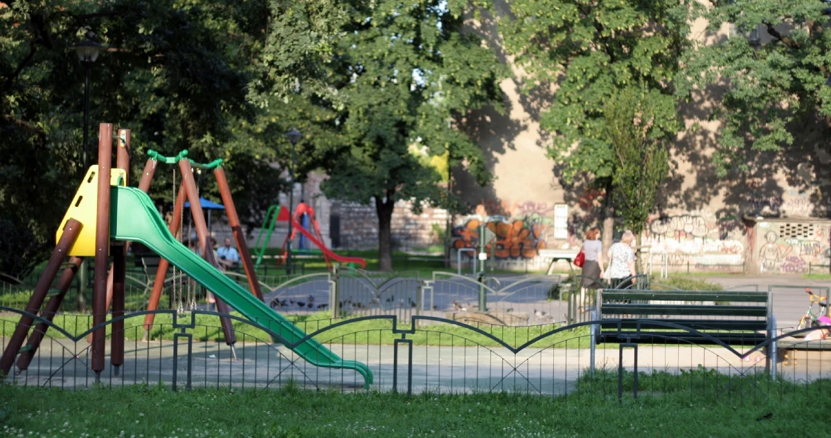 Jeśli Polki nie zaczną rodzić więcej dzieci, w 2060 r. liczba ludności w naszym kraju spadnie o blisko 8 milionów - wynika z prognozy Zakładu Ubezpieczeń Społecznych, do której dotarła "Rzeczpospolita". Co więcej, drastycznie wzrośnie liczba emerytów przypadających na 1000 pracujących osób.