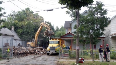 Zburzono dom w Cleveland, w którym były więzione i gwałcone kobiety