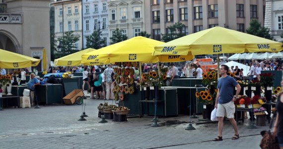 Dziś żar będzie lał się z nieba nieubłaganie. Z południa nadal będzie napływało do nas gorące, zwrotnikowe powietrze. Na południu słupki rtęci wzbiją się nawet na poziom 36 stopni – taka temperatura będzie w cieniu! Czy dziś będzie najcieplejszy dzień w roku?