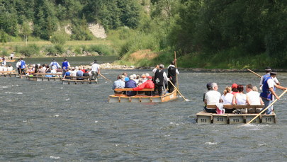 Dwie turystki wpadły do wody podczas spływu po Dunajcu