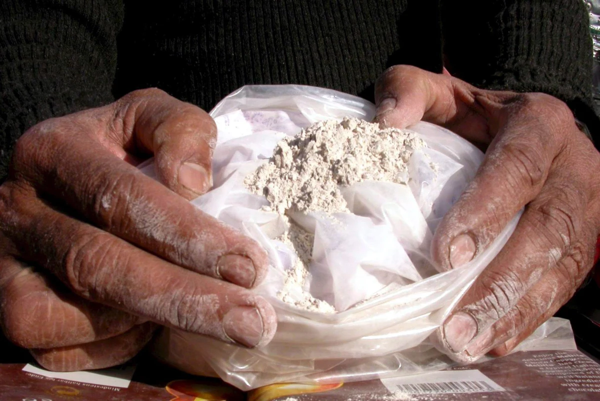 Handel narkotykami we Francji przynosi rocznie organizacjom przestępczym 2 mld euro zysków. Połowa z tego to dochody z haszyszu, którego co roku sprzedaje się około 250 ton - pisze czwartkowy "Le Figaro".