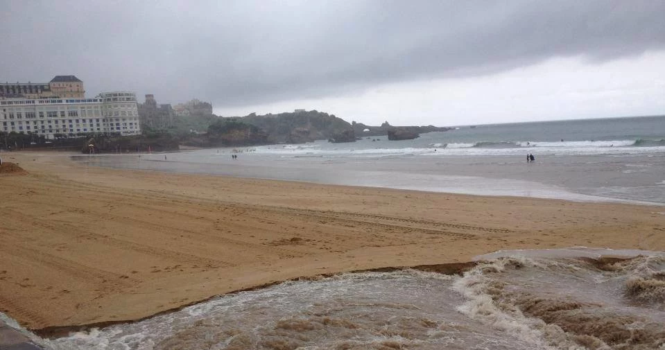 Zdjęcie zamieszczone na profilu facebookowym Alerte Biarritz Plages