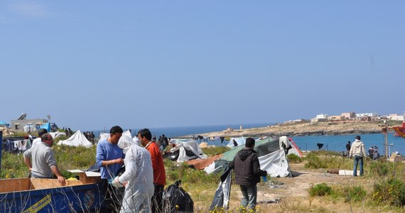 Sycylijscy karabinierzy i straż przybrzeżna znaleźli na plaży w pobliżu portowego miasta Katania ciała sześciu osób. Należą one do nielegalnych imigrantów, prawdopodobnie Syryjczyków. 