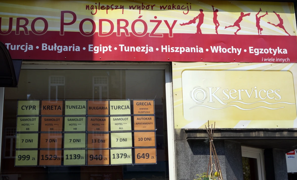 Przedwczesny powrót klientów niewypłacalnego biura podróży z Bielska-Białej. Po turystów pojechało pięć autokarów. Do Polski powinni dotrzeć najwcześniej w piątek.