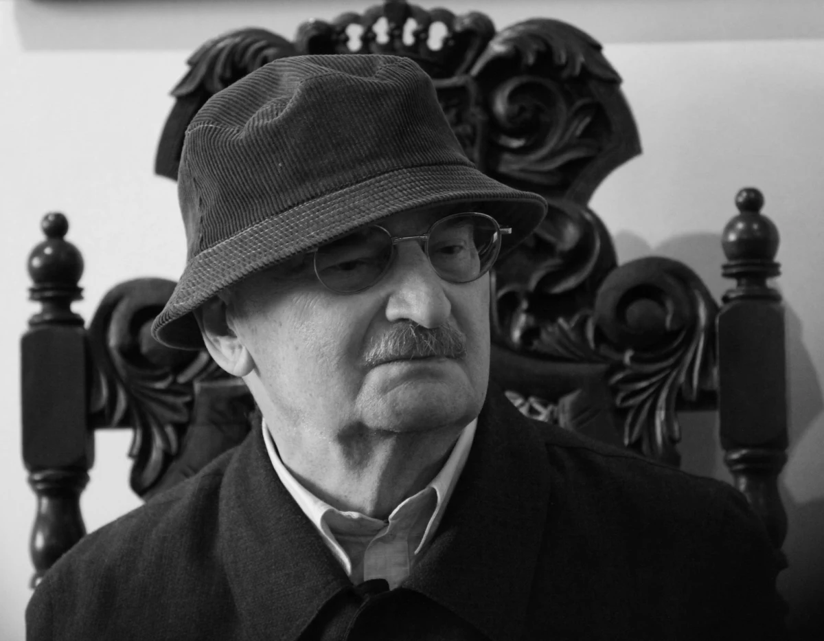 Wybitny polski pisarz, dramaturg i autor satyrycznych rysunków Sławomir Mrożek spocznie w Krakowie - dowiedzieli się reporterzy RMF FM. Nasze nieoficjalne informacje potwierdziło Wydawnictwo Literackie, z którym współpracował pisarz. Pochówek pod Wawelem był ostatnią wolą wybitnego polskiego dramaturga.  