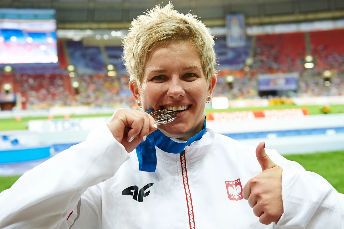 Anita Włodarczyk została wicemistrzynią świata w rzucie młotem na lekkoatletycznych mistrzostwach świata w Moskwie. Polka uzyskała 78 metrów i 46 centymetrów i ustanowiła nowy rekord kraju. Złoty medal i tytuł mistrzyni zdobyła Tatiana Łysenko. Rosjanka rzuciła 78.80 i pobiła rekord mistrzostw świata. 