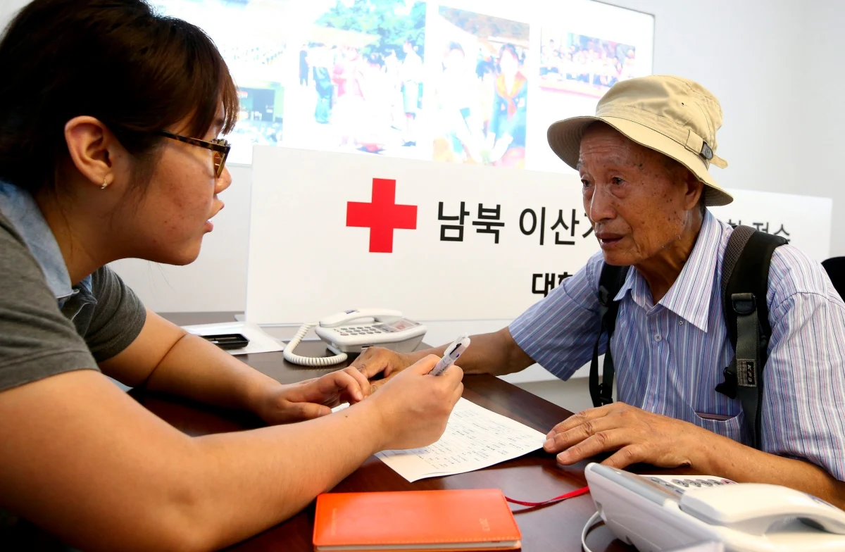 Korea Północna przyjęła propozycję Seulu w sprawie wznowienia programu łączenia rodzin rozdzielonych przez wojnę koreańską 60 lat temu - poinformowała oficjalna północnokoreańska agencja KCNA. ​Spotkania mają być zorganizowane w czasie tradycyjnego święta plonów przypadającego w tym roku 19 września.