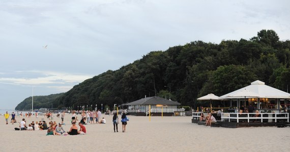 Policja zatrzymała trzy osoby po niedzielnej bójce kibiców Ruchu Chorzów i marynarzy z Meksyku na plaży Gdynia - Śródmieście. Wszyscy zatrzymani zostali przesłuchani. Informację o bójce otrzymaliśmy na Gorącą Linię RMF FM.