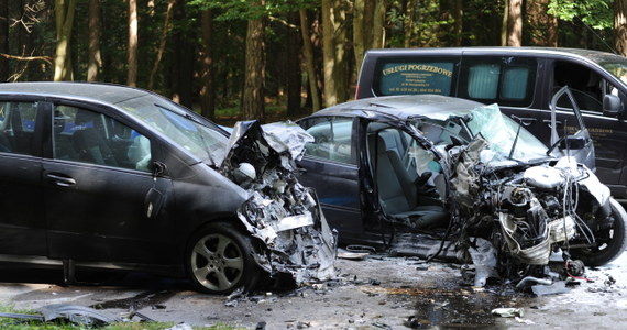 Tragiczny bilans długiego weekendu. Od środy na polskich drogach w 507 wypadkach zginęło 47 osób, a 634 zostały ranne. Co 14 minut dochodziło do wypadku. Zatrzymano blisko 3 tysiące pijanych kierowców.