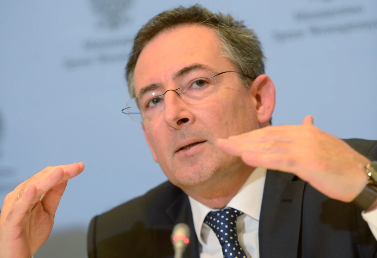 Minister spraw wewnętrznych domaga się wyjaśnień od policji: jak się to stało, że grupa 450 pseudokibiców Ruchu Chorzów znalazła się na gdyńskiej plaży wśród 2 tysięcy wypoczywających osób. Jednocześnie Bartłomiej Sienkiewicz nie chciał wypowiedzieć się, kto sprowokował wczorajszą bójkę - meksykańscy marynarze czy przybysze z Chorzowa.