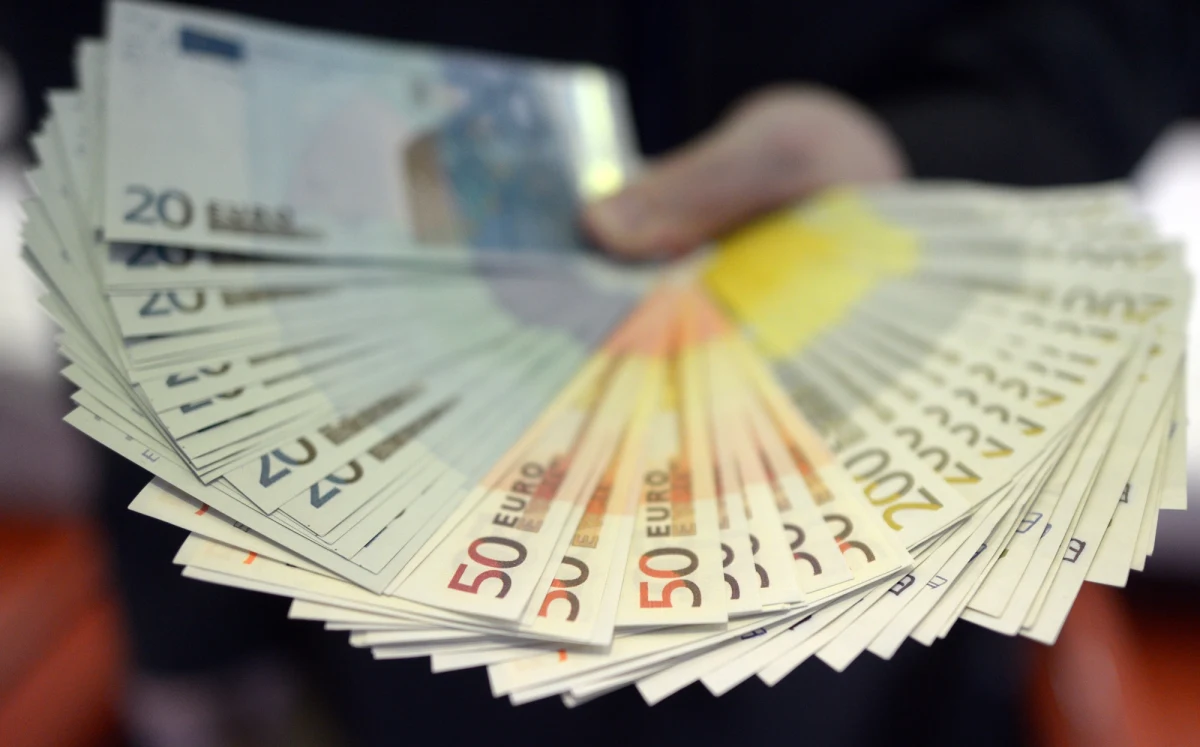 Francuski rząd rozważa dodatkowe "opodatkowanie" przestępców. Projekt zakłada podniesienie wysokości grzywien nakładanych na kryminalistów oraz mandatów za najgroźniejsze przewinienia drogowe.