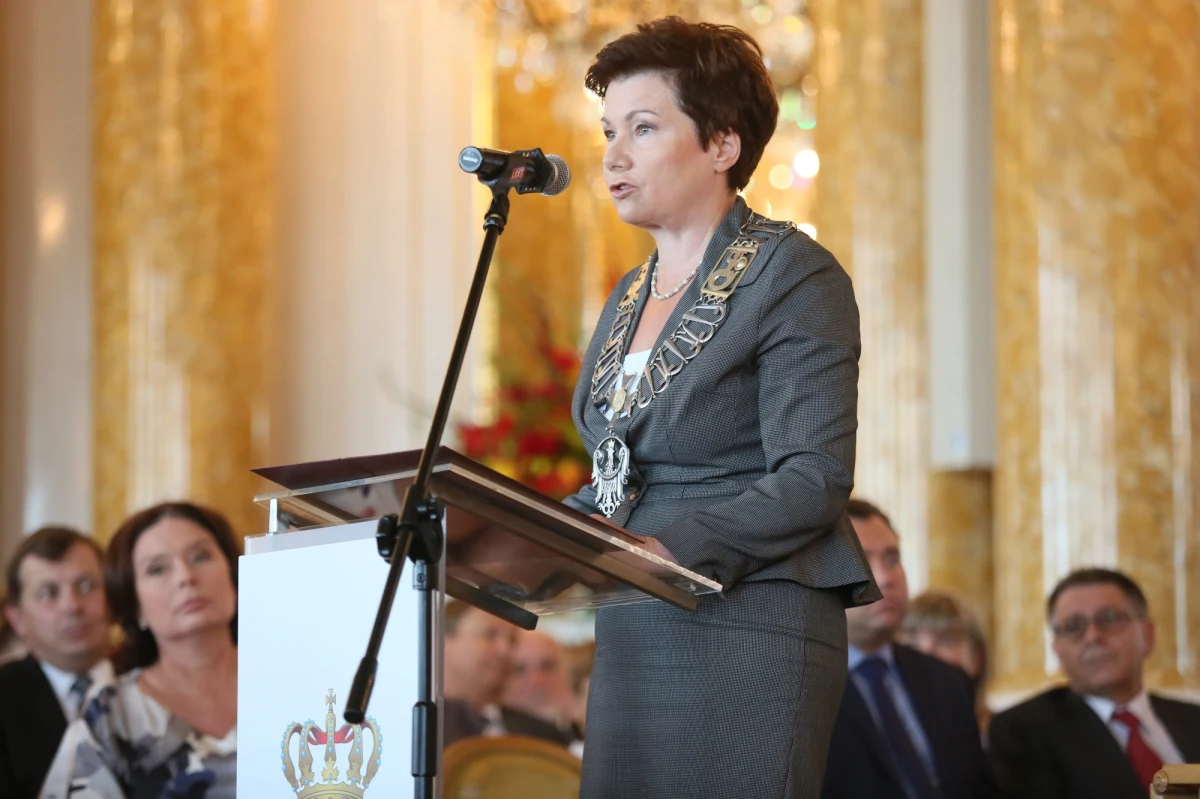 W Platformie Obywatelskiej jest rozważany pomysł, by zamiast plebiscytu w sprawie odwołania prezydenta Warszawy zorganizować w stolicy przyśpieszone wybory. To oznacza, że Hanna Gronkiewicz-Waltz musiałaby się podać do dymisji. 